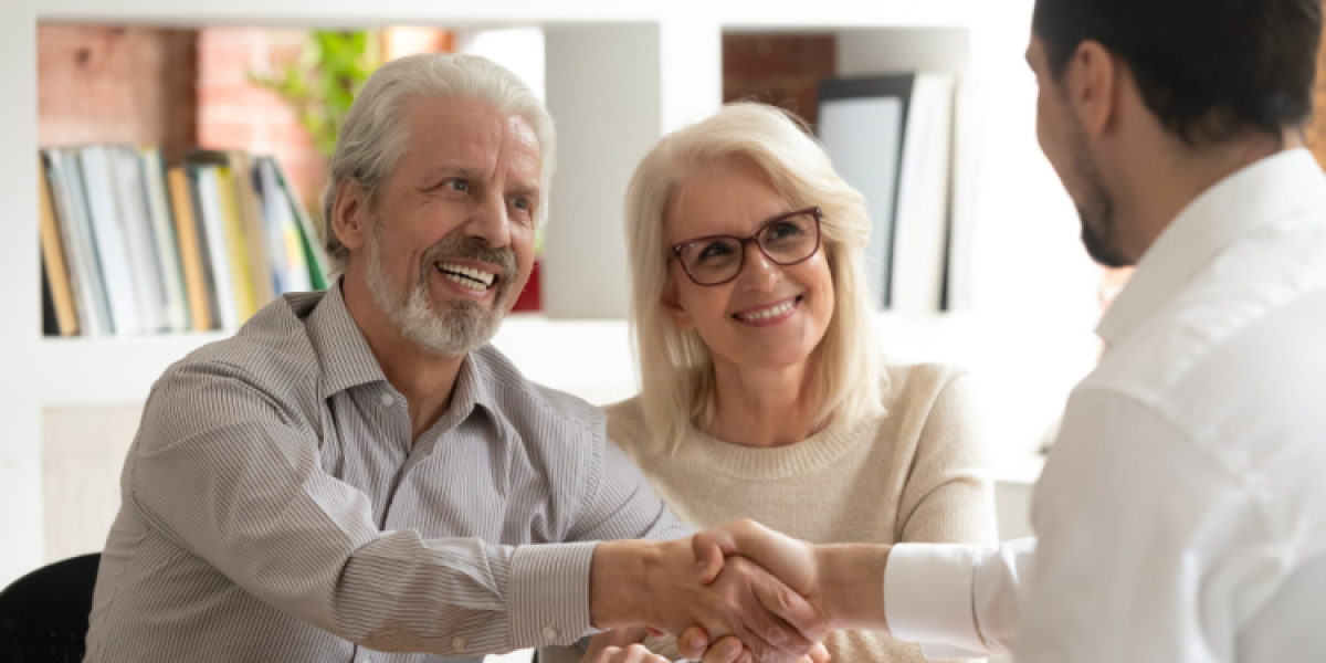 couple subscribing to retirement plan