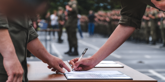Les forces arm&eacute;es &agrave; travers le monde qui recrutent&nbsp;des &eacute;trangers