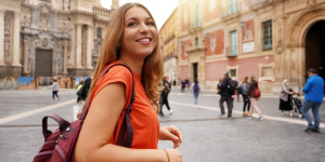 Tout savoir sur le PVT : destinations, conditions et avantages