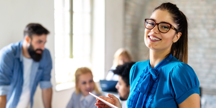 jeune femme au travail