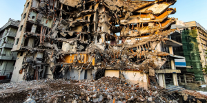 Expatriation dans un pays à risque sismique : que faut-il prendre en compte ?