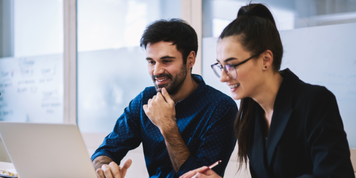 deux employes au bureau