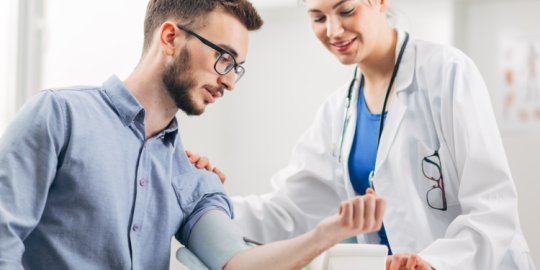 Sobre la conveniencia de hacerse un chequeo m&eacute;dico antes de irse a vivir al extranjero 