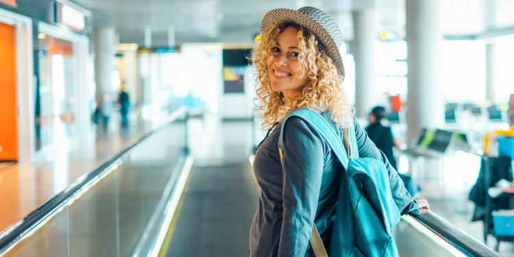 What are the benefits of moving abroad as a single person?