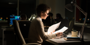 Travail à l'étranger : Faut-il être disponible en tout temps ?