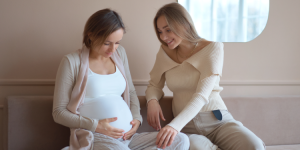 L'Italie envisage de durcir sa législation sur la gestation pour autrui : à quoi faut-il s'attendre ?