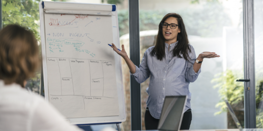 Enceinte apr&egrave;s avoir d&eacute;croch&eacute; un emploi &agrave; l'&eacute;tranger&nbsp;: quelles implications&nbsp;?