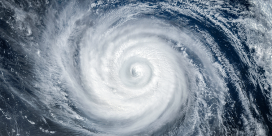 Cyclones, chaleur et pluies : tout ce qu'il faut savoir sur la saison estivale 2023-2024