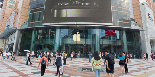 Immigration in China amid expat departures and economic challenges