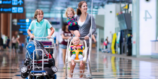 Voyager avec un enfant : comment s'organiser ?