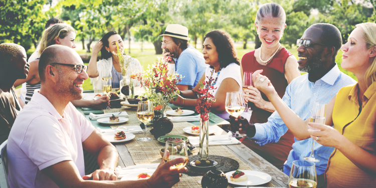 Beat expat loneliness: 10 reasons to join an expat community abroad