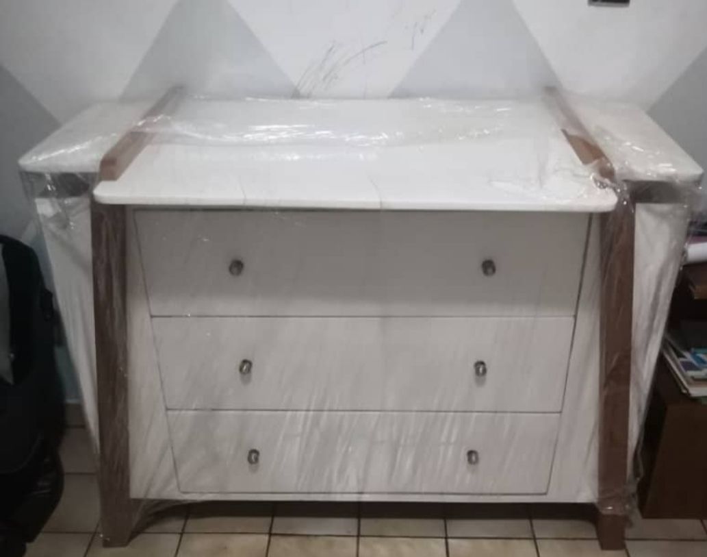 Vends Commode Chambre Bebe Tout Pour Les Bebes Pour Les Enfants Yaounda C Au Cameroun