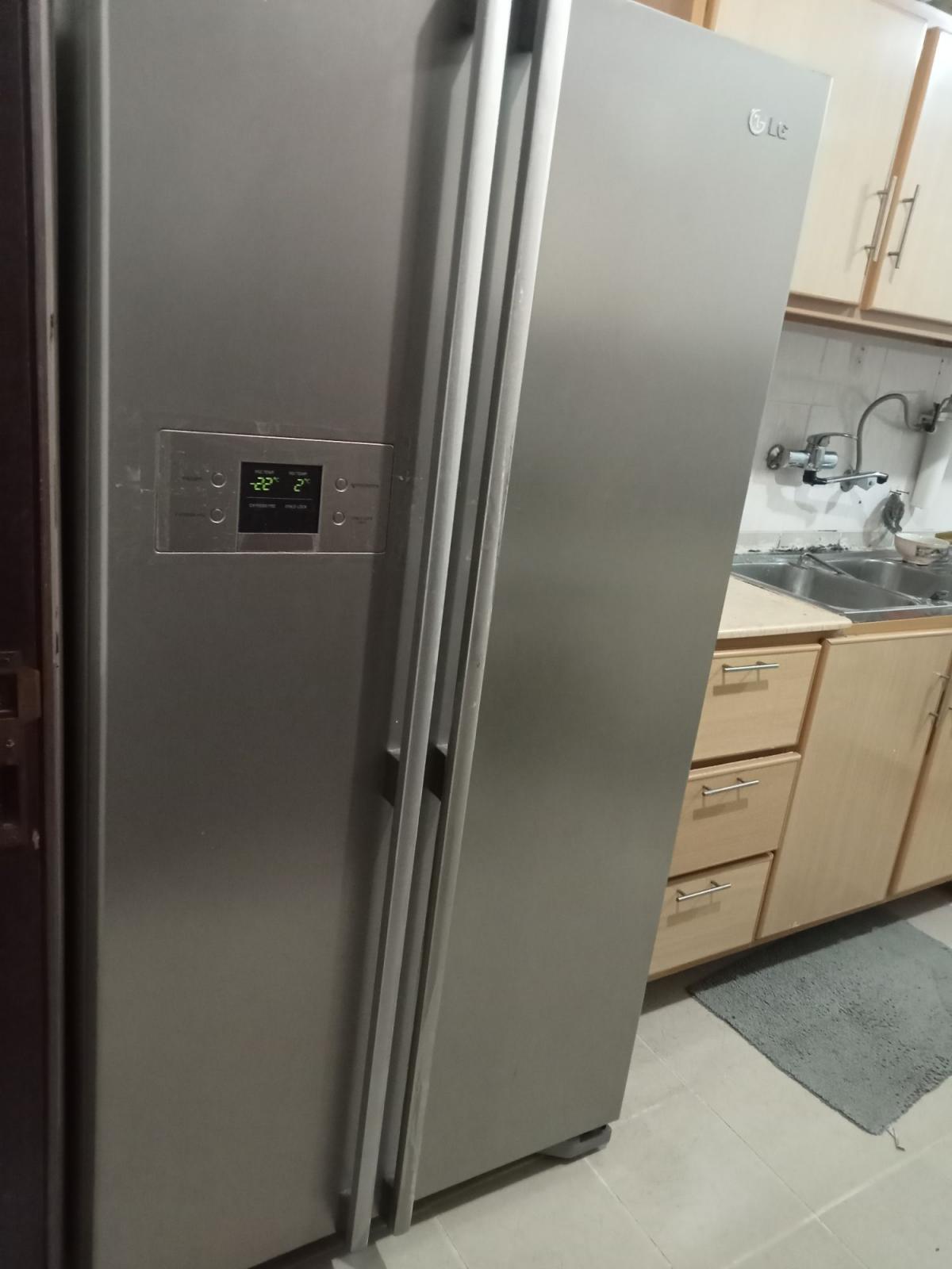 LG Refrigerator With Freezer 580 Litre For Sale Kuwait, household