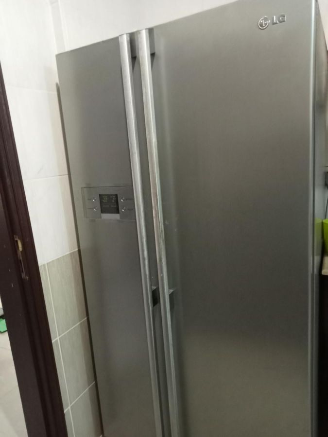 LG Refrigerator With Freezer 580 Litre For Sale Kuwait, household