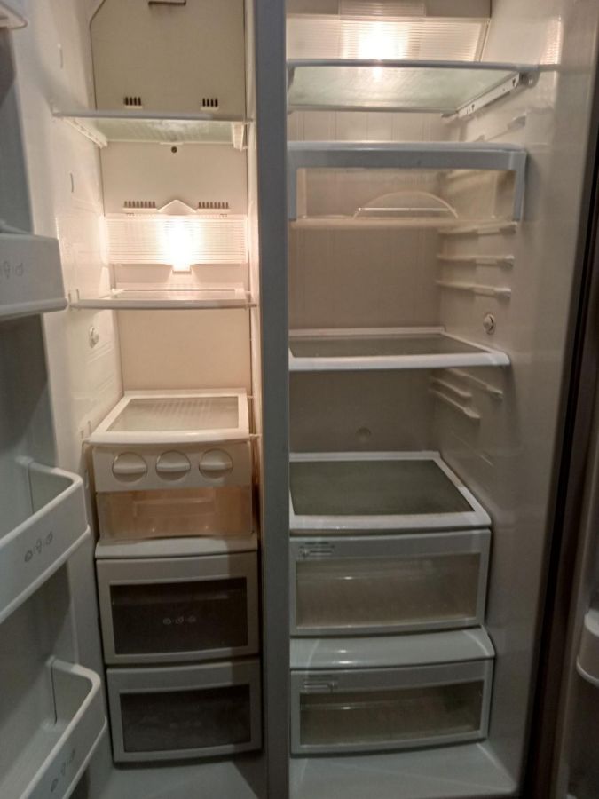 LG Refrigerator With Freezer 580 Litre For Sale Kuwait, household