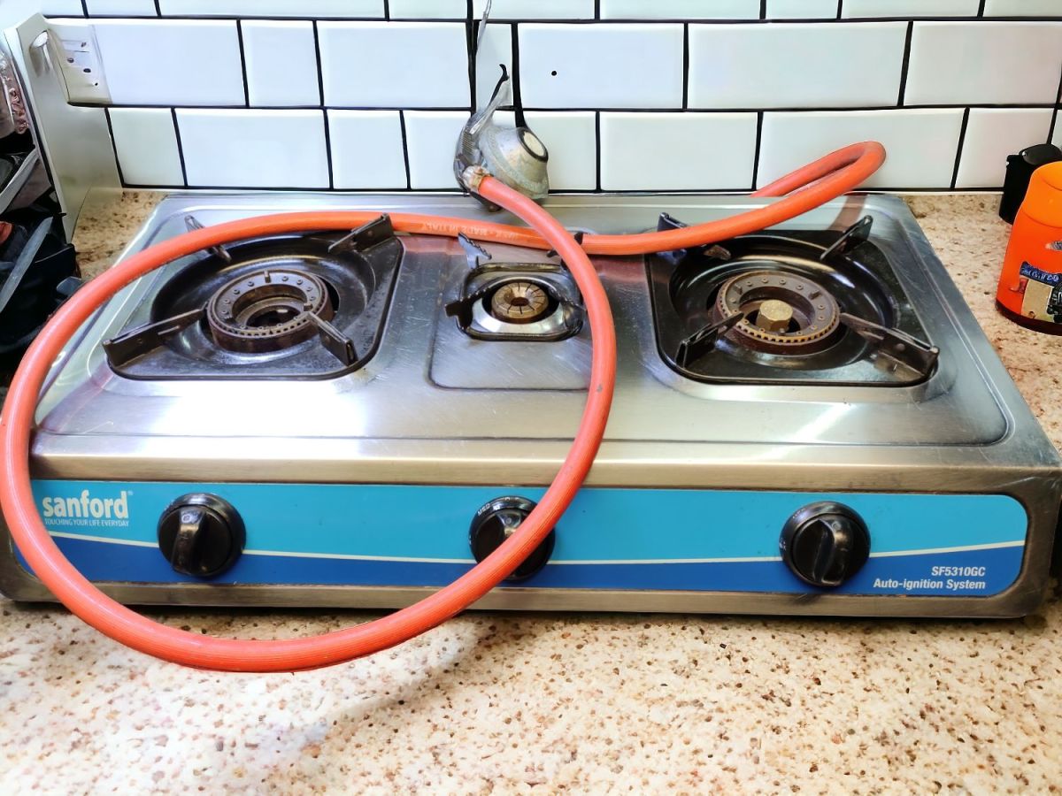 Sanford 3 Burner Gas Stove with Gas Pressure Regulator and 2m long Gas Pipe, household