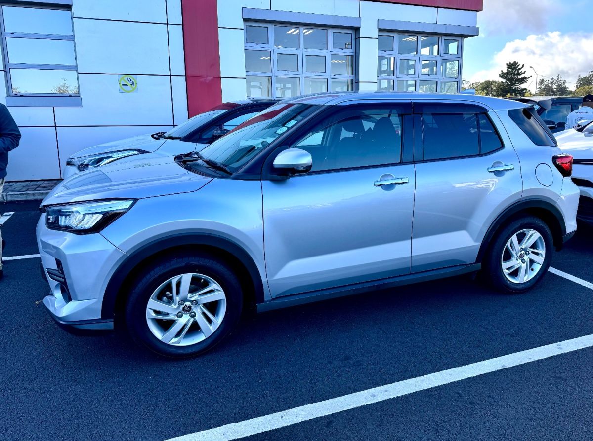 For sale Toyota Raize G , new and used items for sale Mesnil in