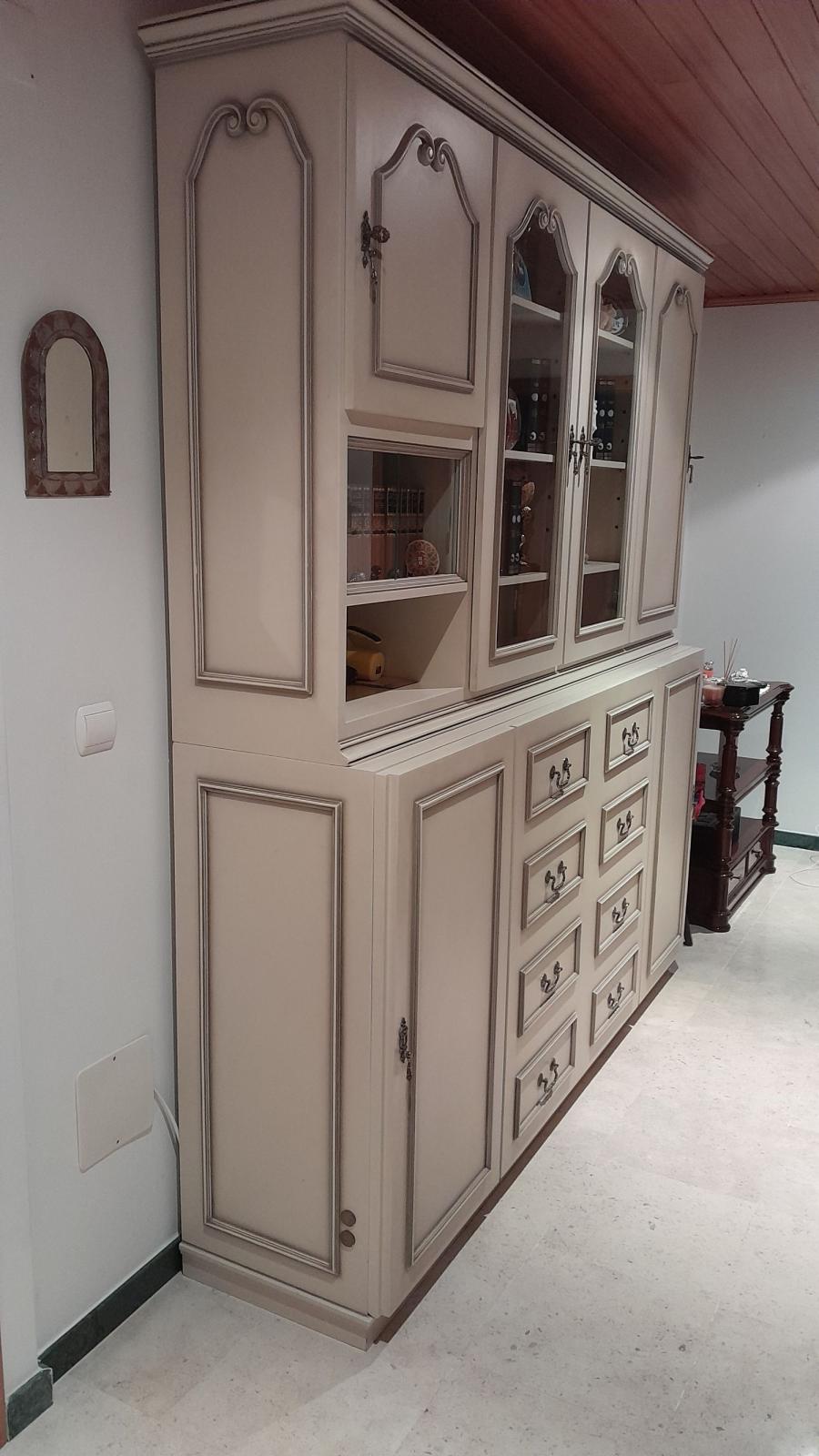 2 Meubles en bois de tola laqué beige avec lit escamotable à vendre