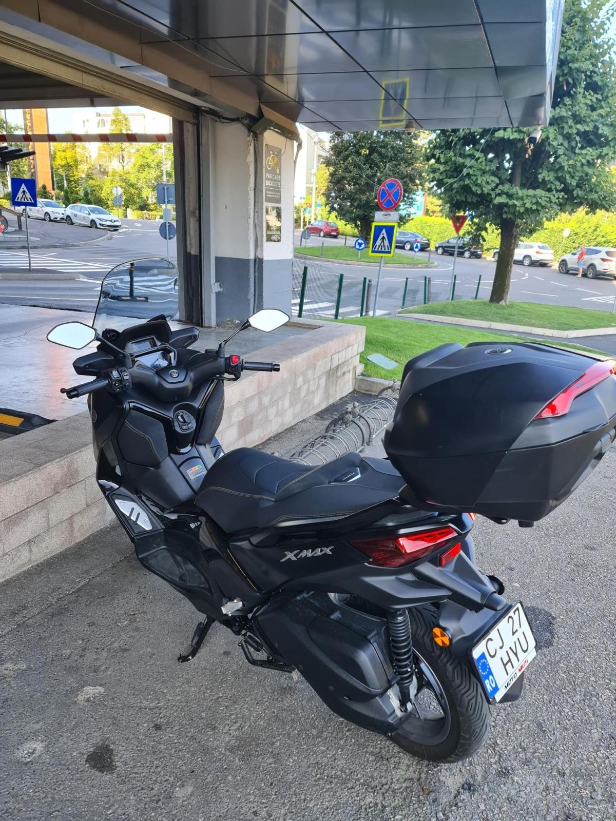 Yamaha XMAX 300 TECH • 2500 km Urgence Vente (Expatriation France) 
