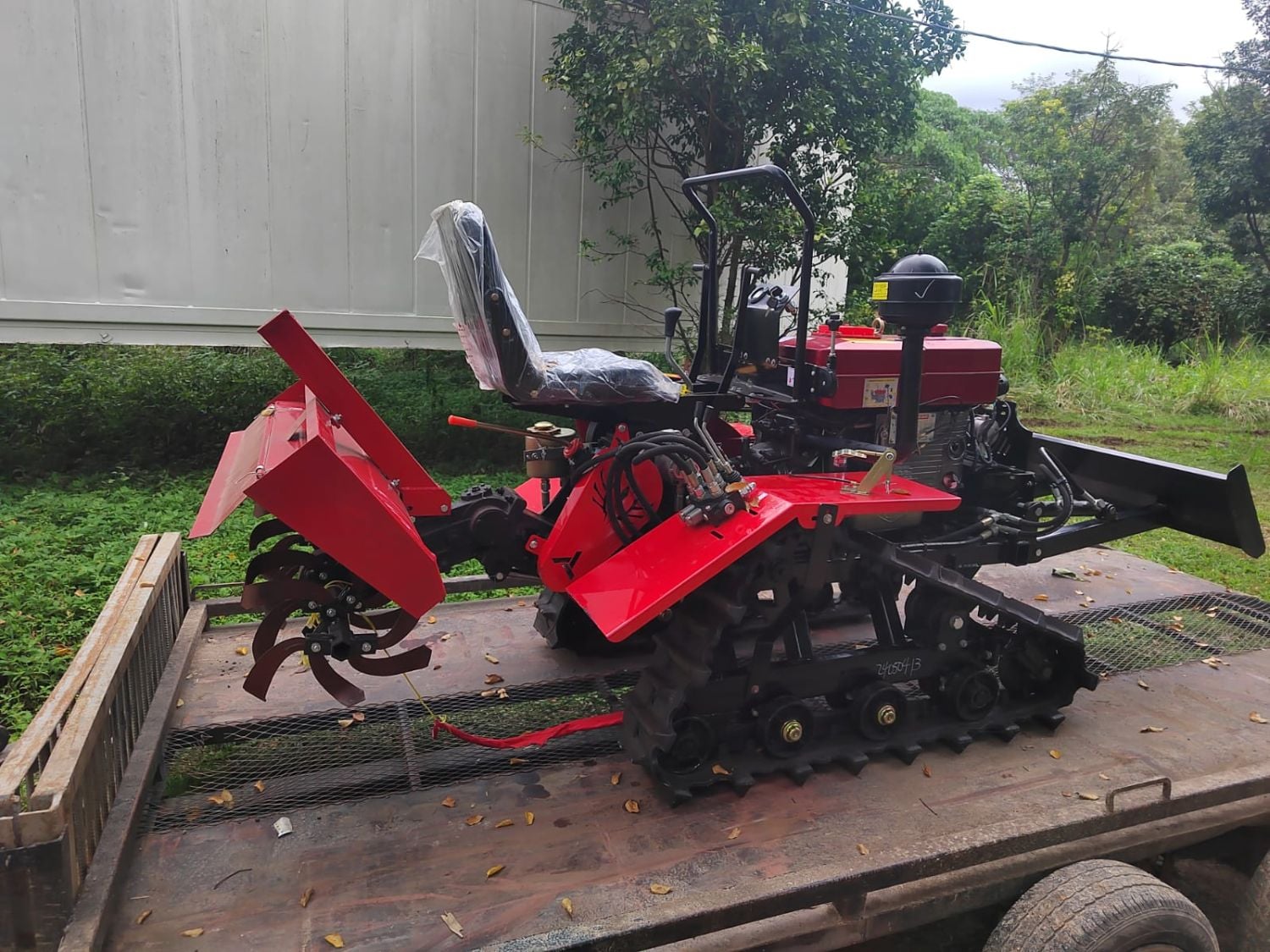 Tracteur chenillé 35 CV. Diesel 2 cylindres