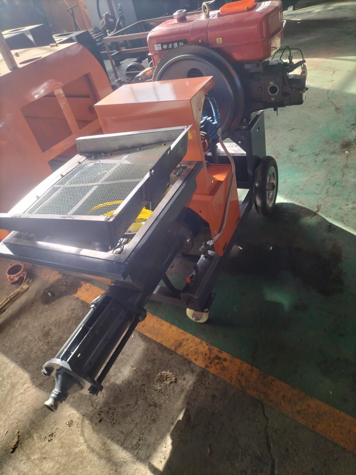 Machine DIESEL pour la pulvérisation d'enduit et de mortier.