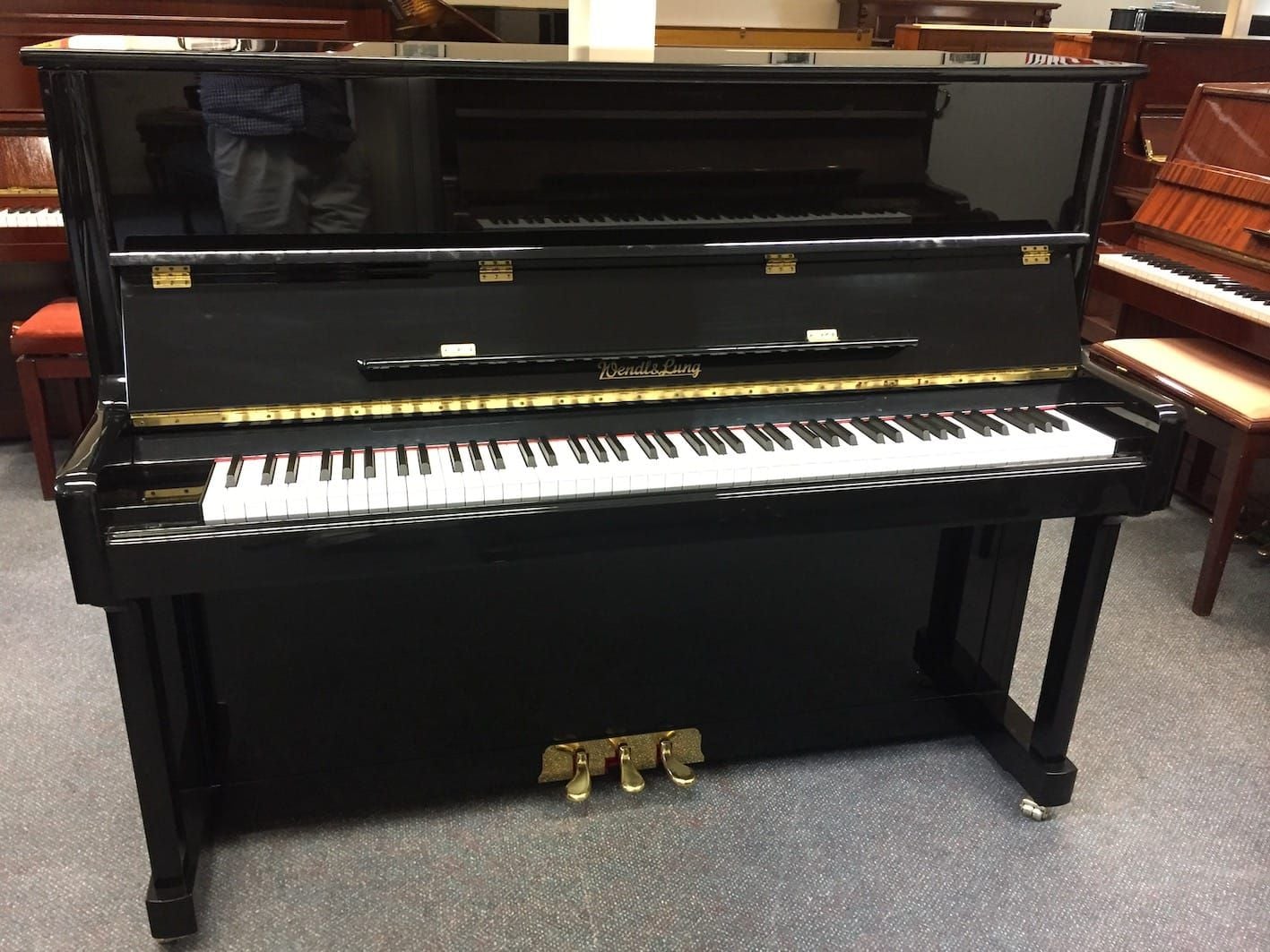 Piano droit WENDL AND LUNG Modèle 122 universel