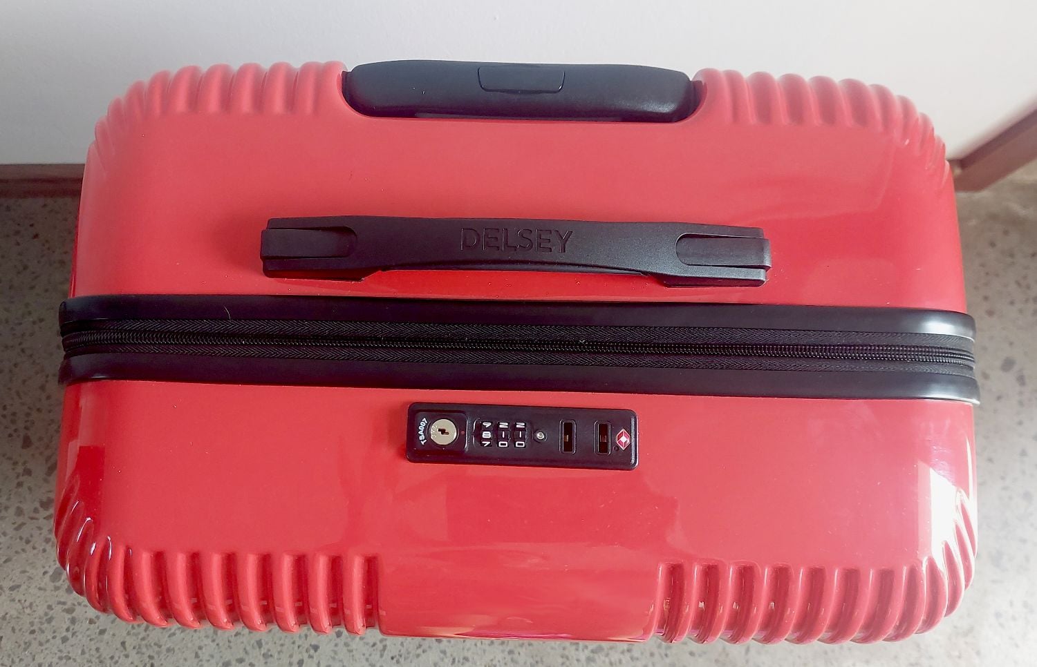 Small suitcase for checked baggage with multi-directional wheels