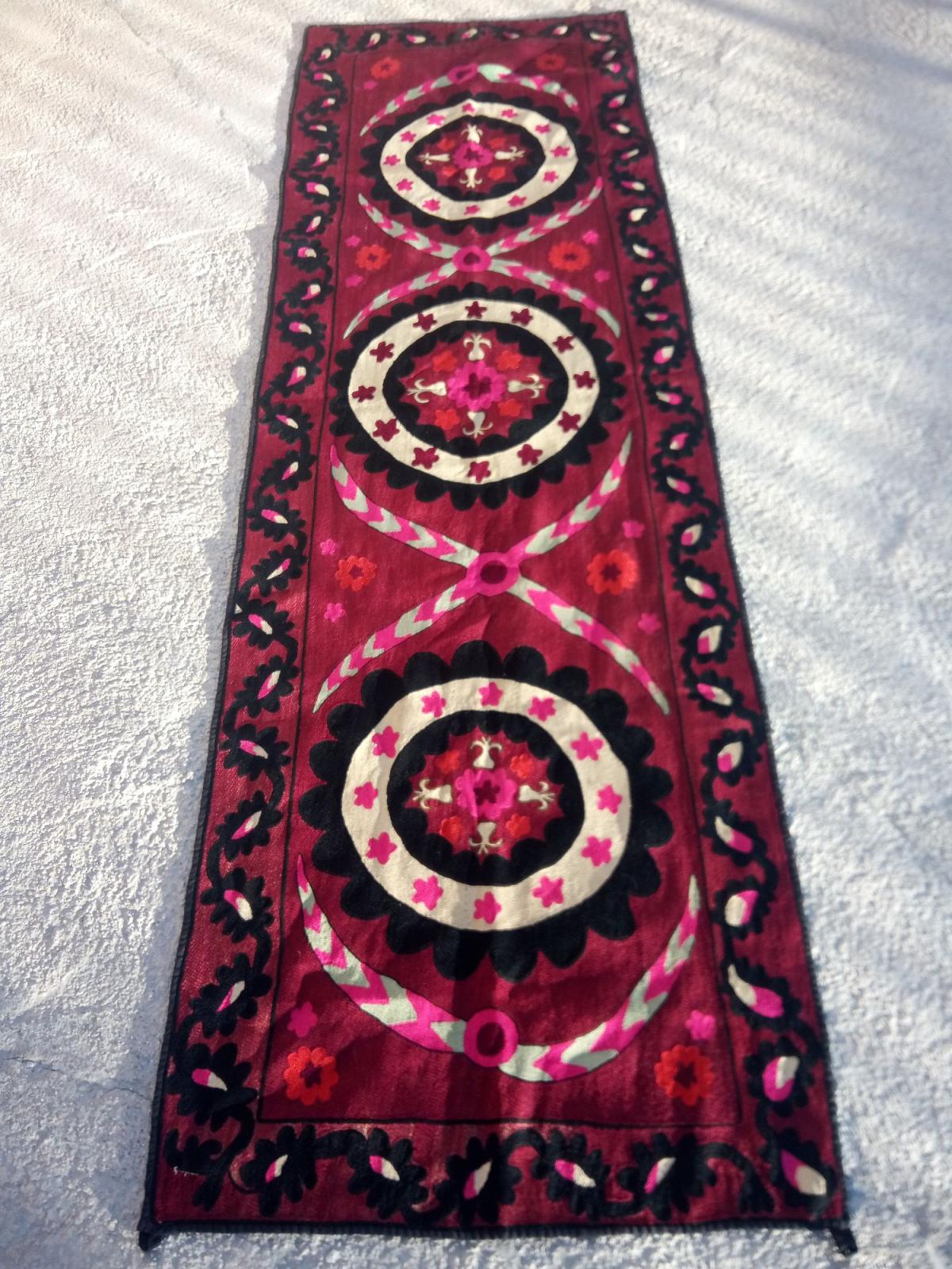 Tappeto vintage in seta fatto a mano, lungo 2,08 m e largo 65 cm