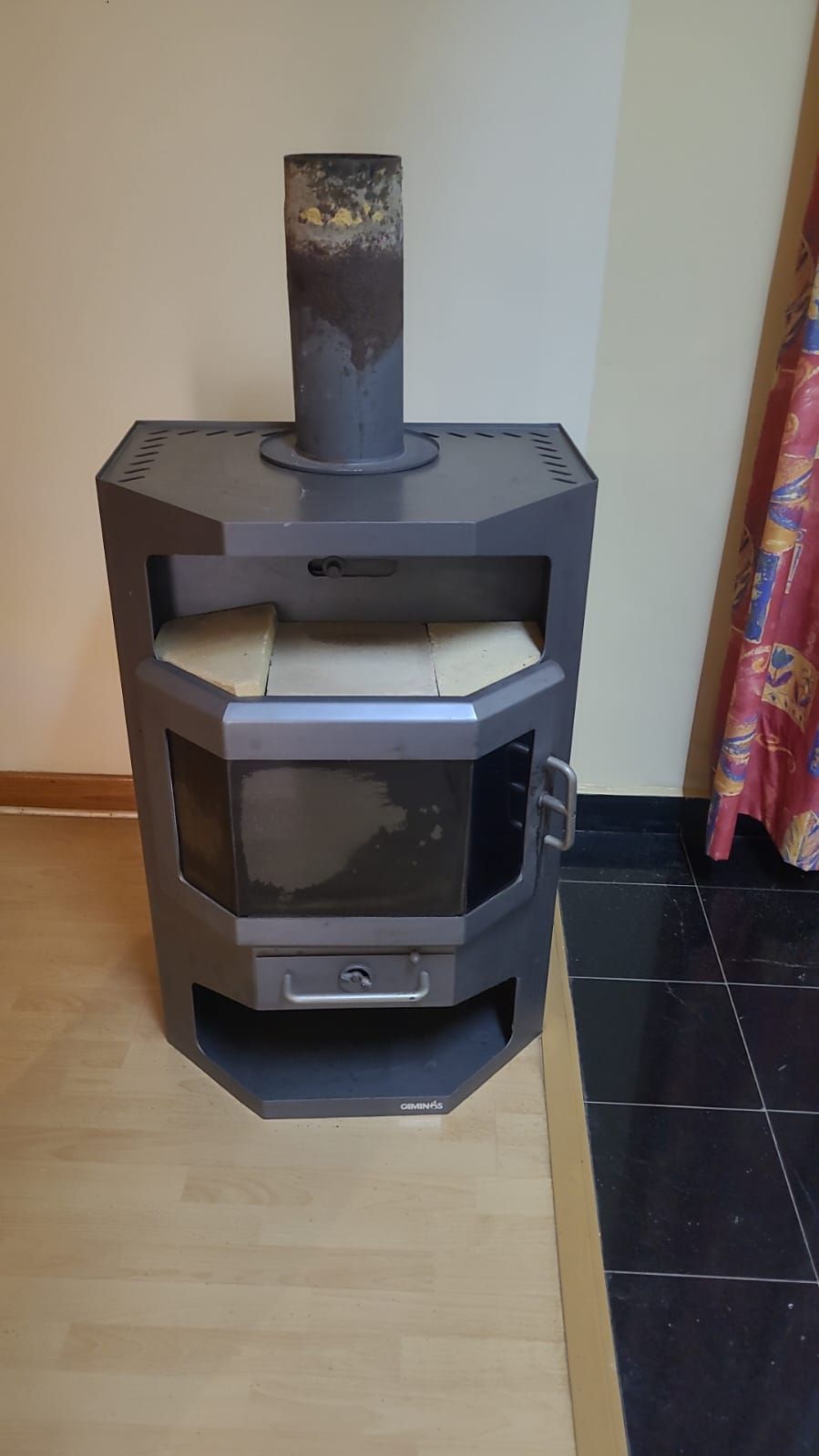 Stufa a legna in metallo – riscaldamento supplementare