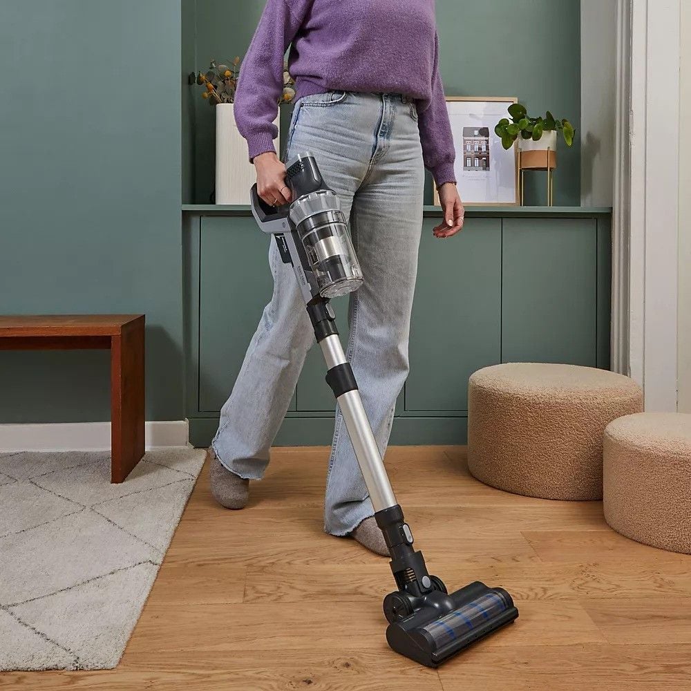 Aspirateur balai ESSENTIELB EAMU 216