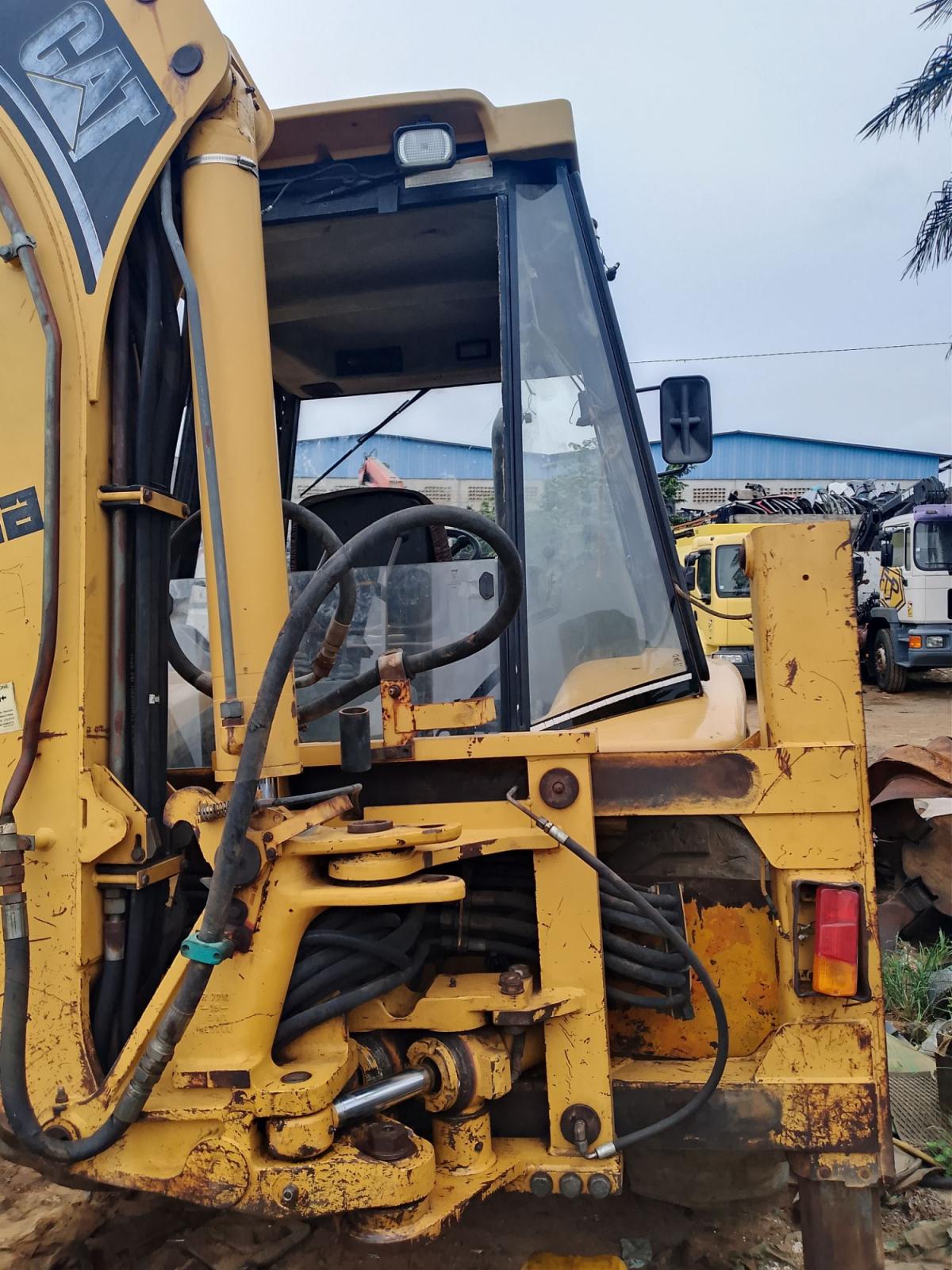 Tractopelle importée caterpillar