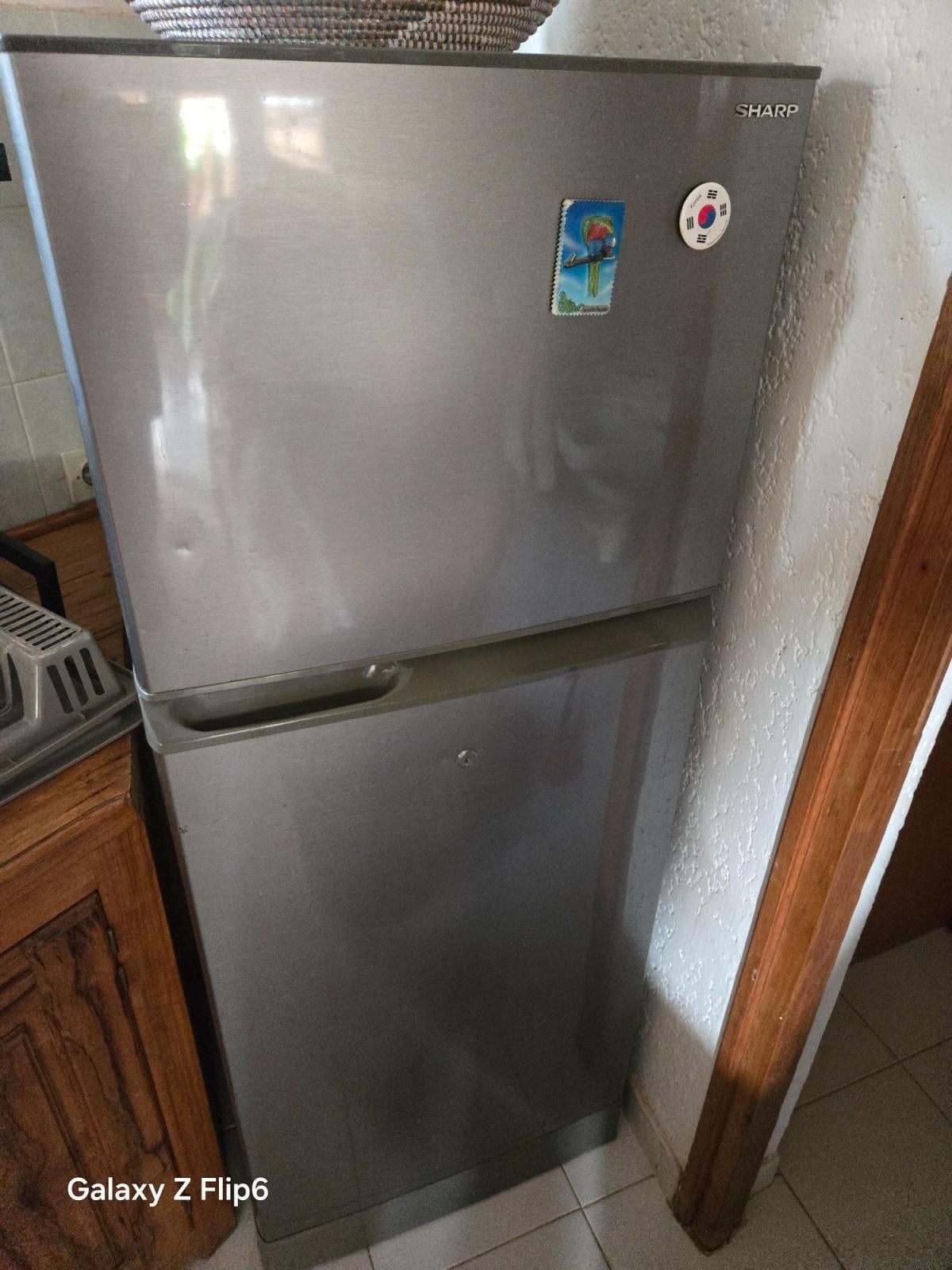 Réfrigérateur et micro onde SHARP 
