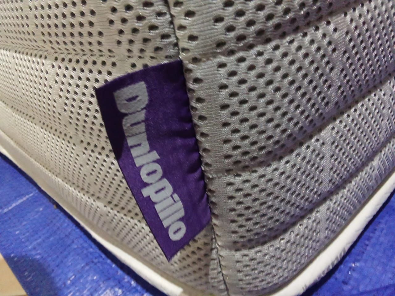 MATELAS DUNLOPILLO 180/200 comme neuf