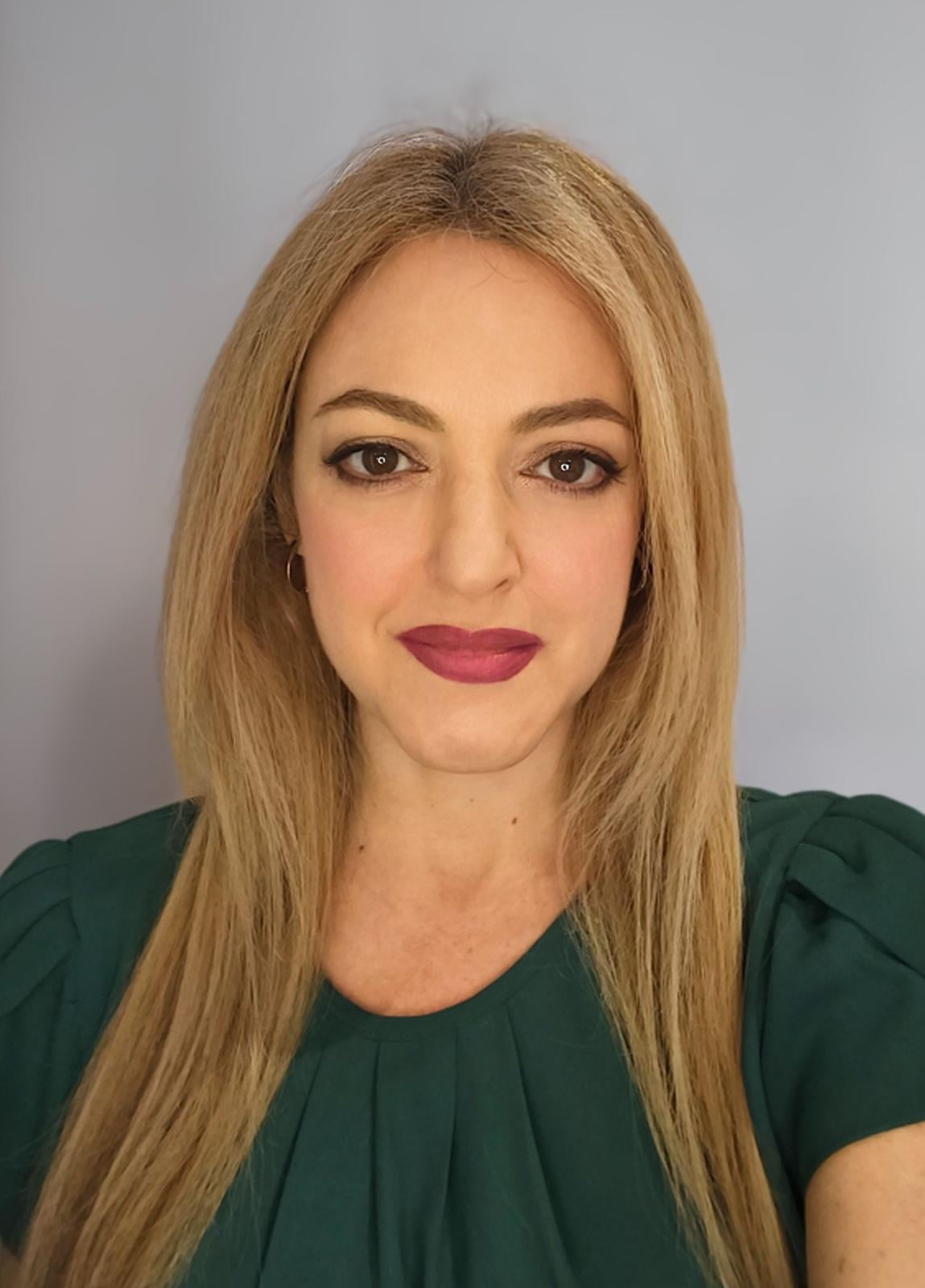 Practice conversation in Spanish and improve your grammar.