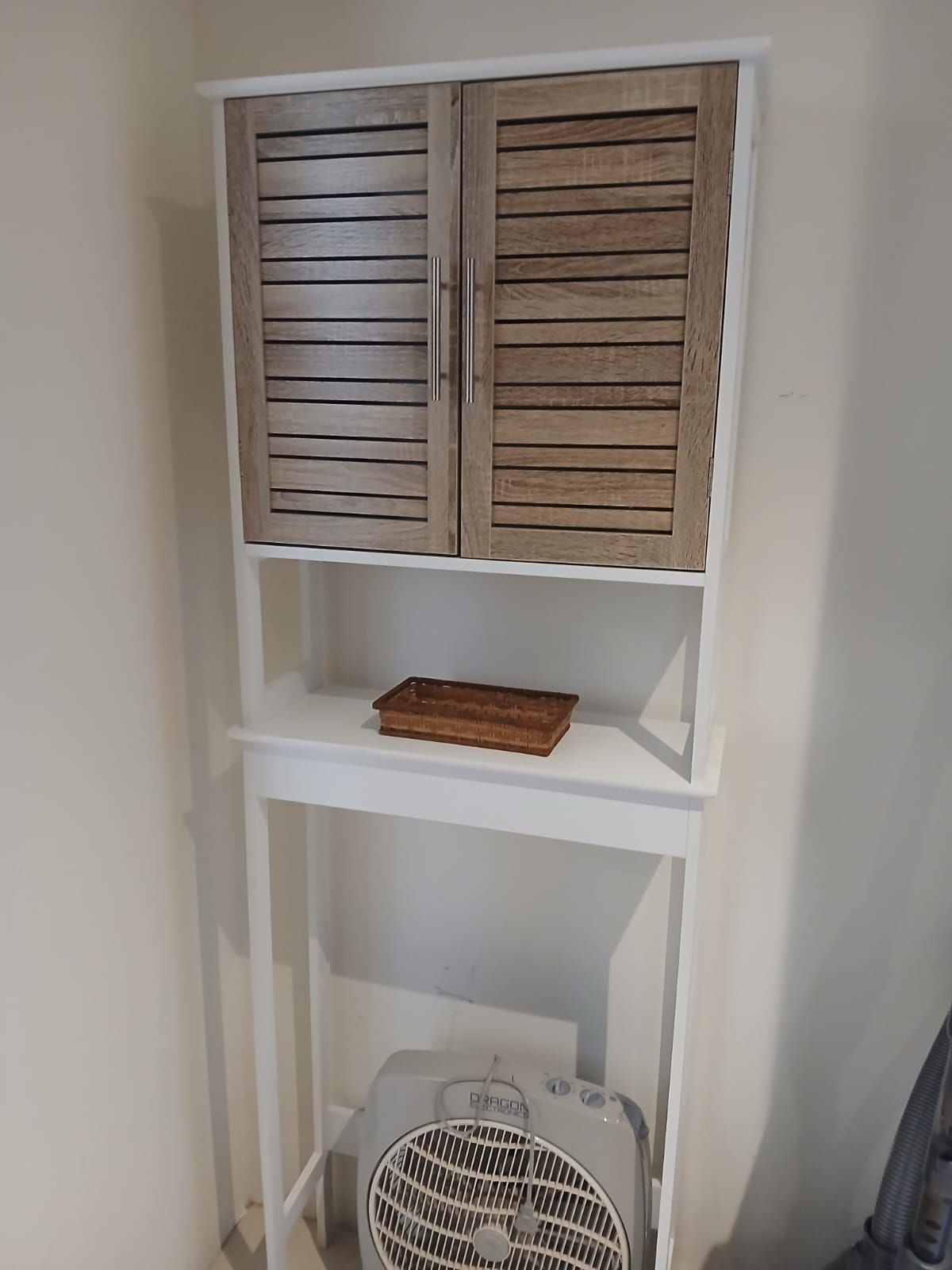 2 LARGE WALL LIGHTS TO BE PLACED NEXT TO OR ABOVE THE TOILET BOWL