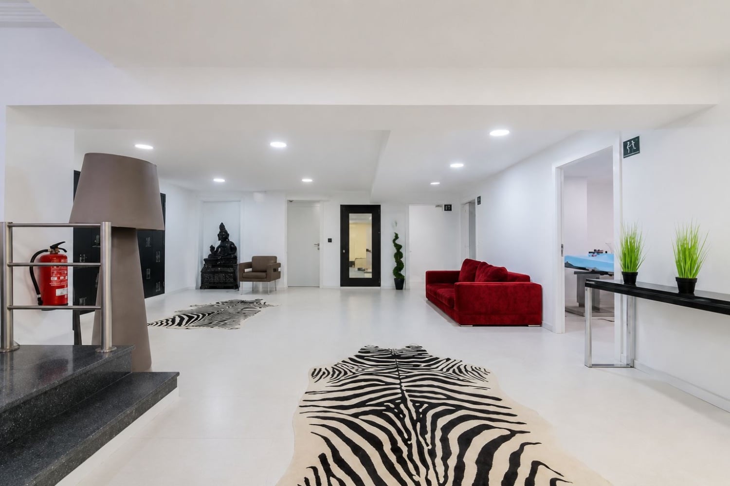 Premium Established Clinic for Transfer in Lisbon - Award-Winning Brand Opportunity