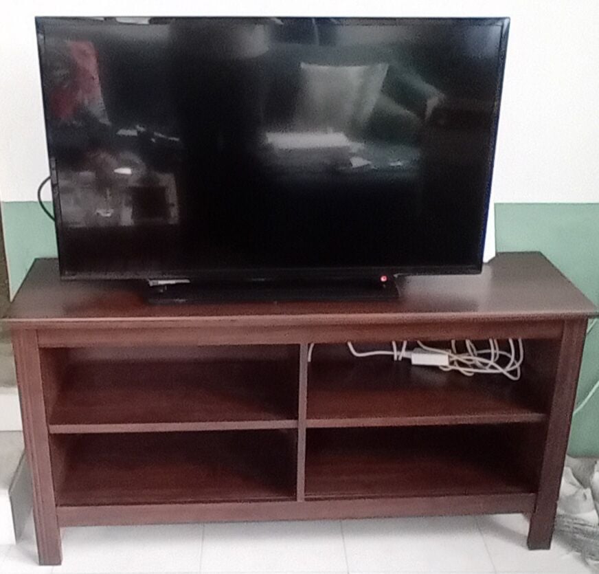 TV Toshiba + meuble TV Ikea 