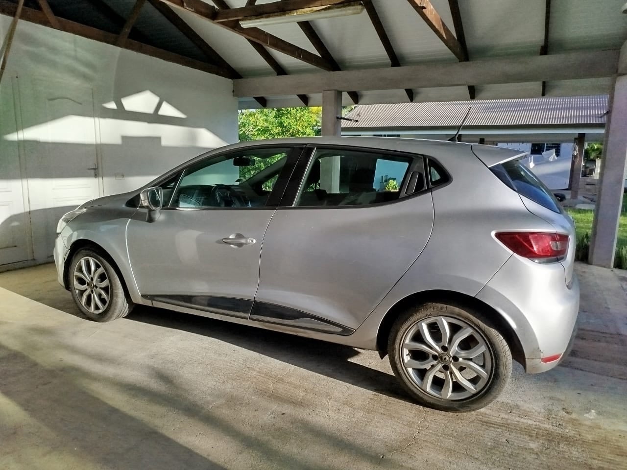 CLIO 4 DIESEL DCI 1,5 L 90 CV 5 portes Gris métallisé