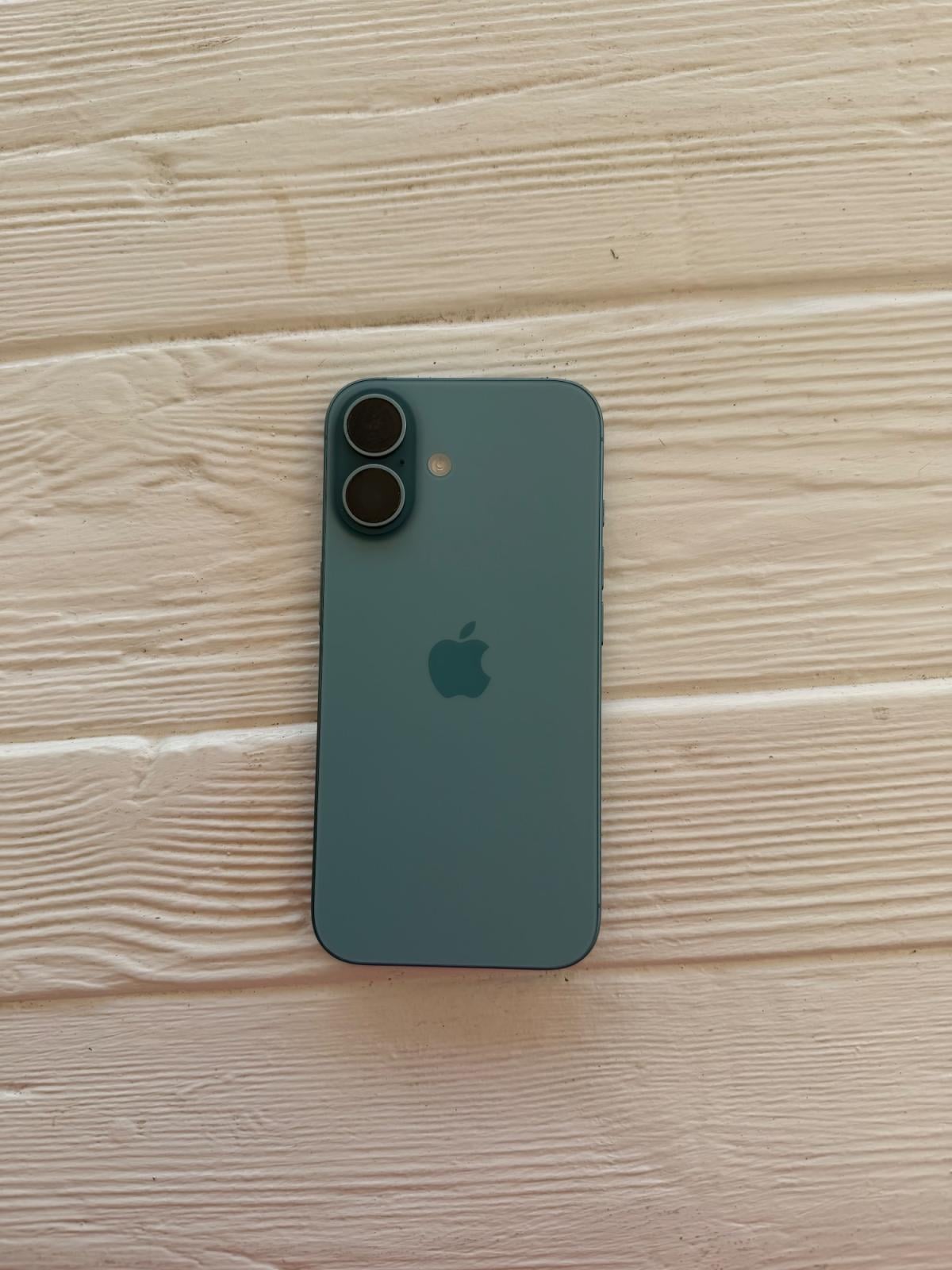 iPhone 16 256 GO