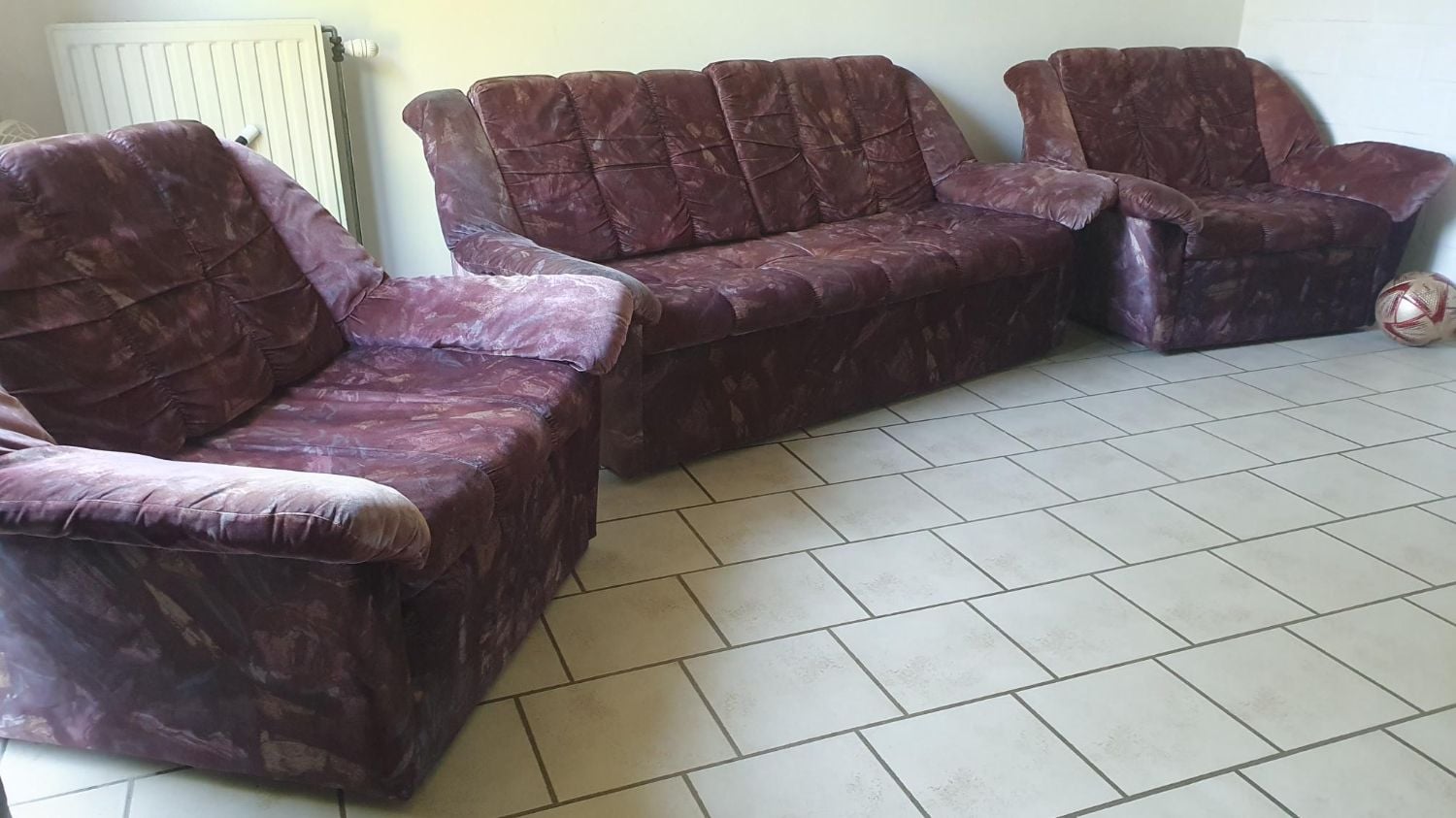 Living room furniture set (3 pieces: 1 pull out sofa and 2 pull out chair beds)