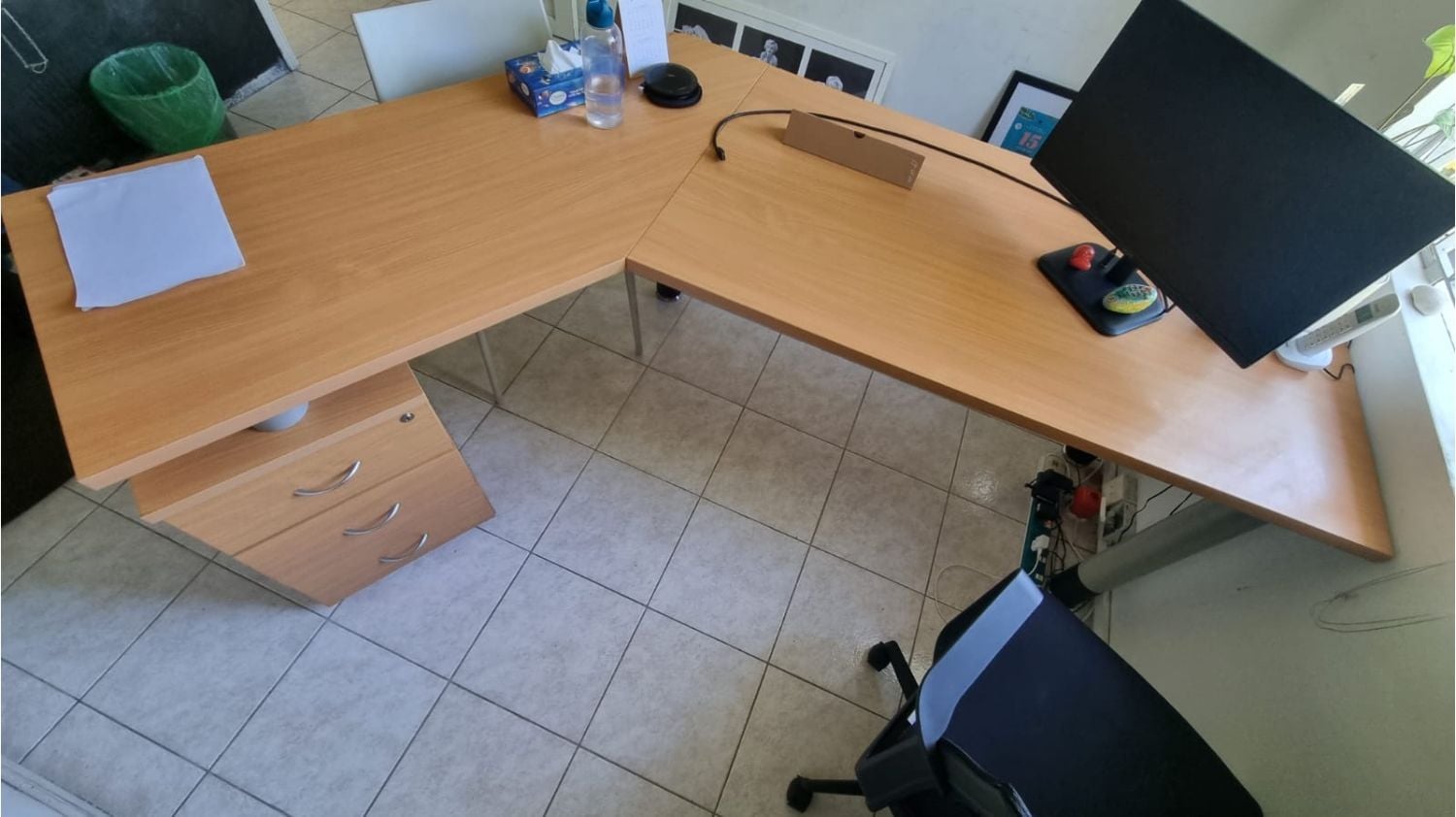 Bureaux executif avec 3 caissons integres