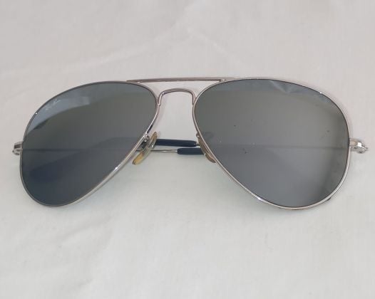 Ray Ban Aviator Men's mirrored Sunglasses.