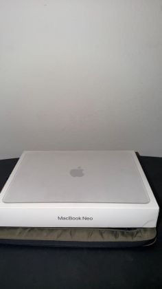 MacBook Neo – Apple A18 Pro | 8 GB di RAM | SSD da 512 GB | Stato della batteria al 100%