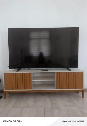SAMSUNG 2026 75" Flats screen smart tv BRAND NEW condition only had 3 months!