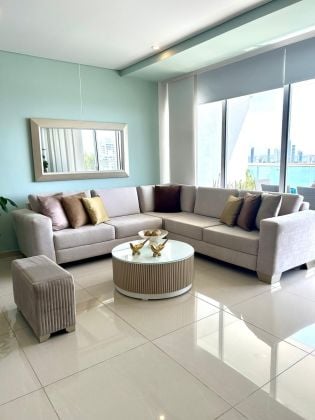 Internacional Moving Sale