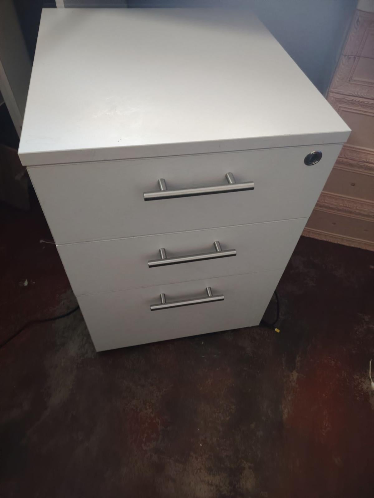 meuble bureau a tiroir
