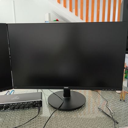 2 Ecrans Philips V Line LCD Monitor 27" (271V8)