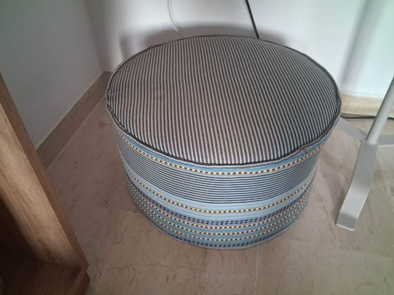 Pouf recouvert de fouta
