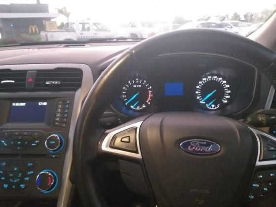 Vente urgente - Ford Fusion | Seulement 365 000 roupies (boîte manuelle)