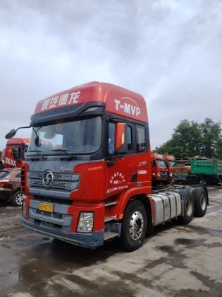Camion tracteur importé marque HOWO